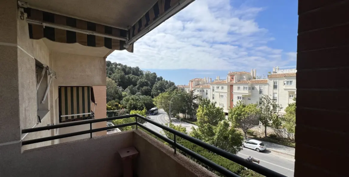 Продажа апартаментов на среднем этаже в Parque Clavero 16