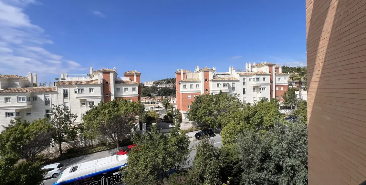 Продажа апартаментов на среднем этаже в Parque Clavero 17