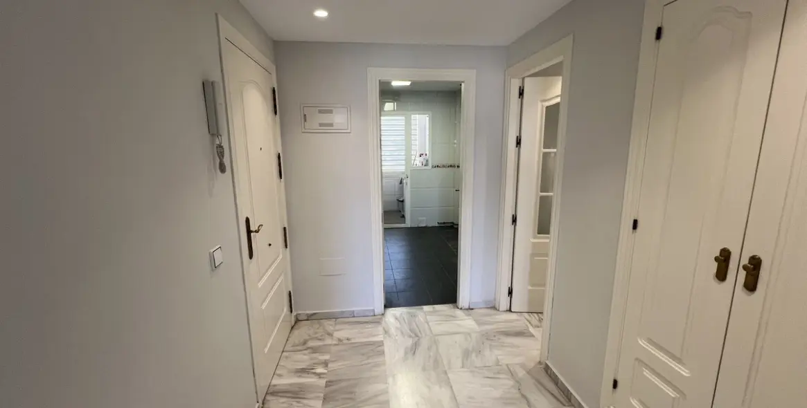 Продажа апартаментов на среднем этаже в Parque Clavero 18