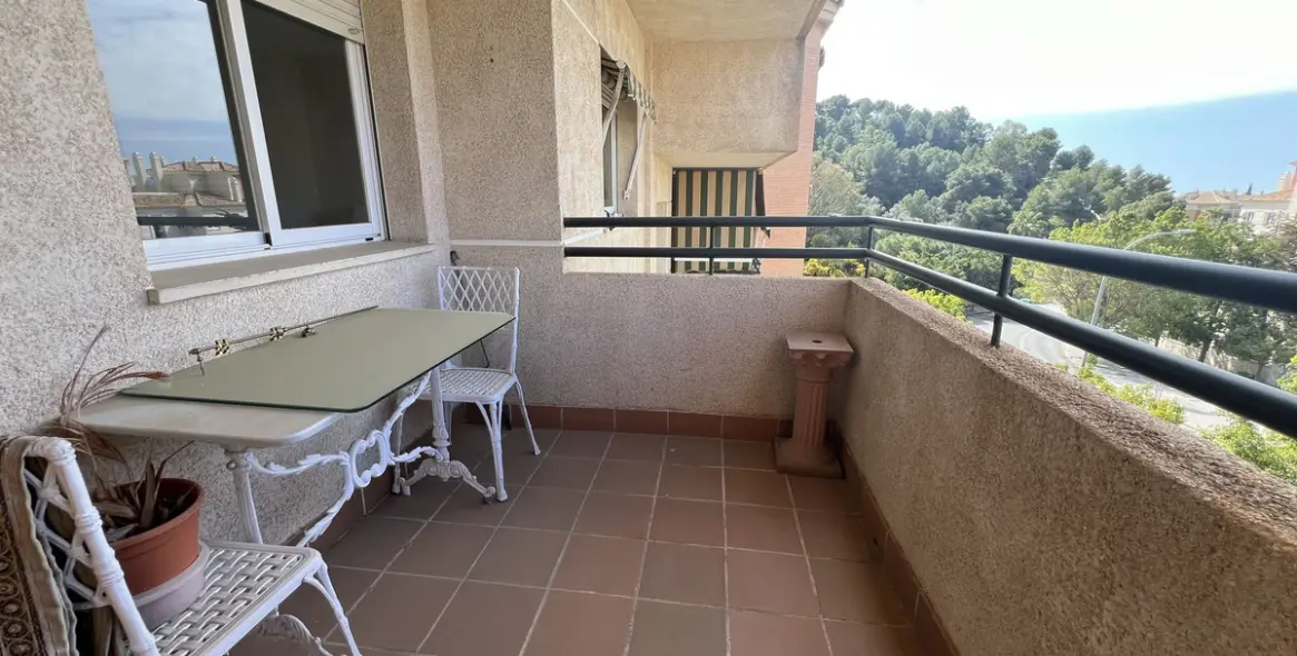 Продажа апартаментов на среднем этаже в Parque Clavero 19