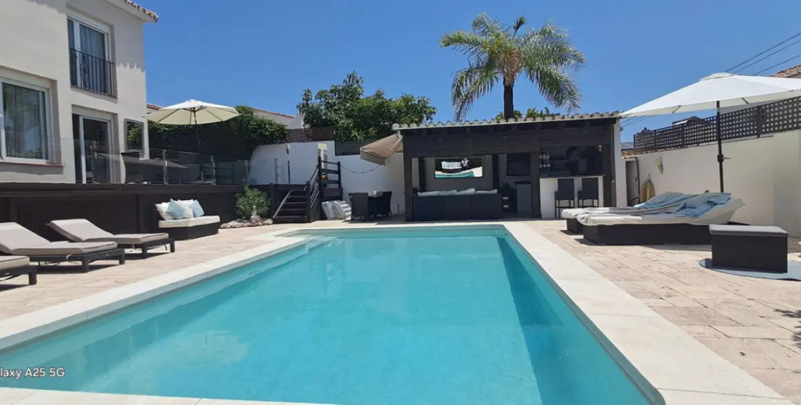 Sale of detached villa in Marbella 35