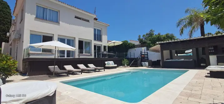 Sale of detached villa in Marbella 0