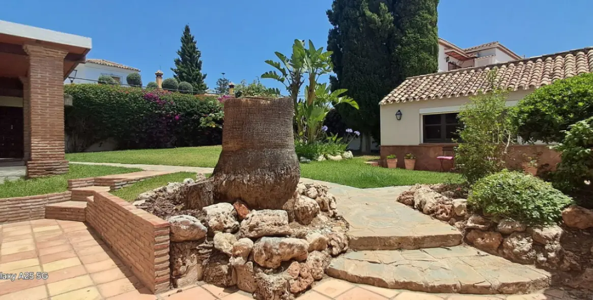 Sale of detached villa in Marbella 2