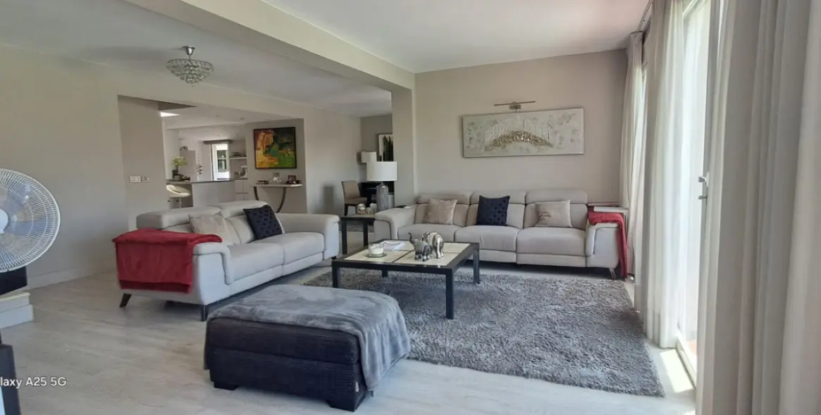 Sale of detached villa in Marbella 3