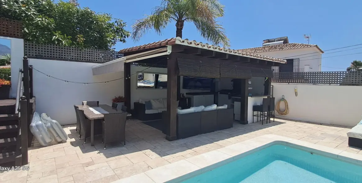 Sale of detached villa in Marbella 9