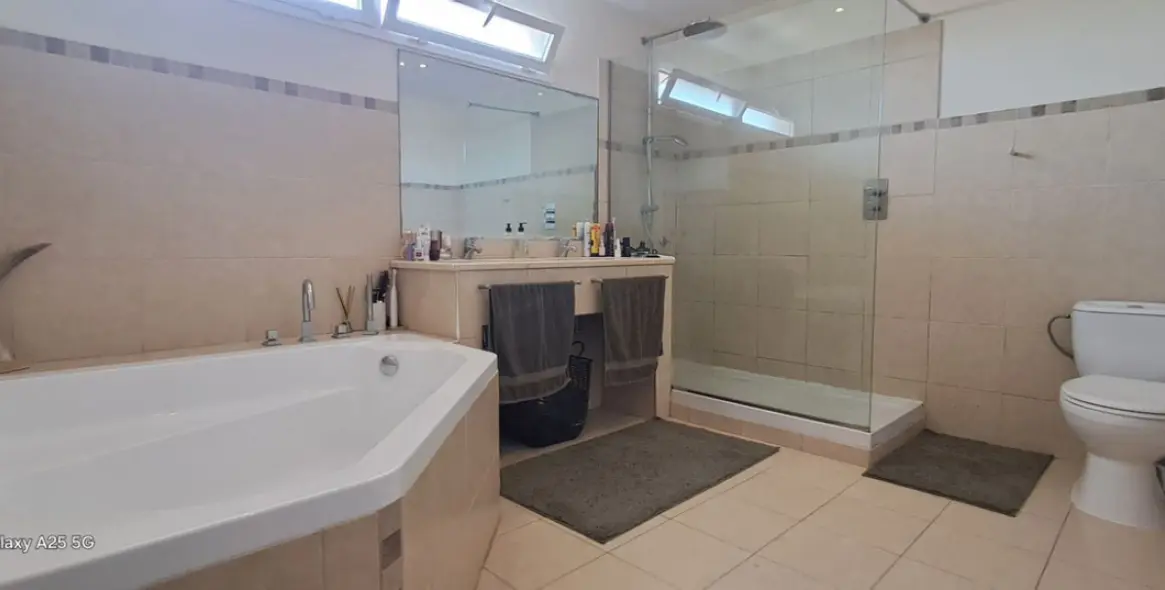 Sale of detached villa in Marbella 11