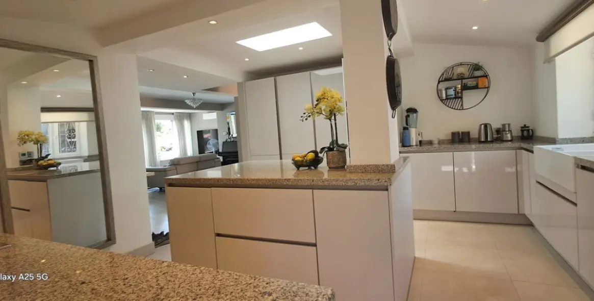 Sale of detached villa in Marbella 17