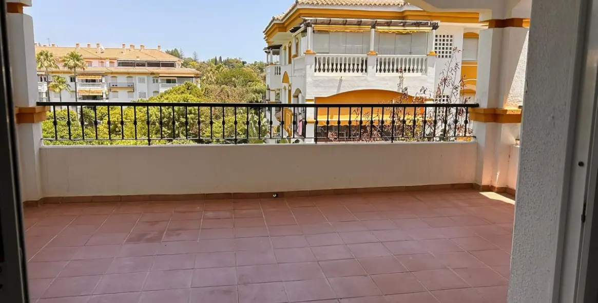 Venta de apartamento en planta media en Marbella 3