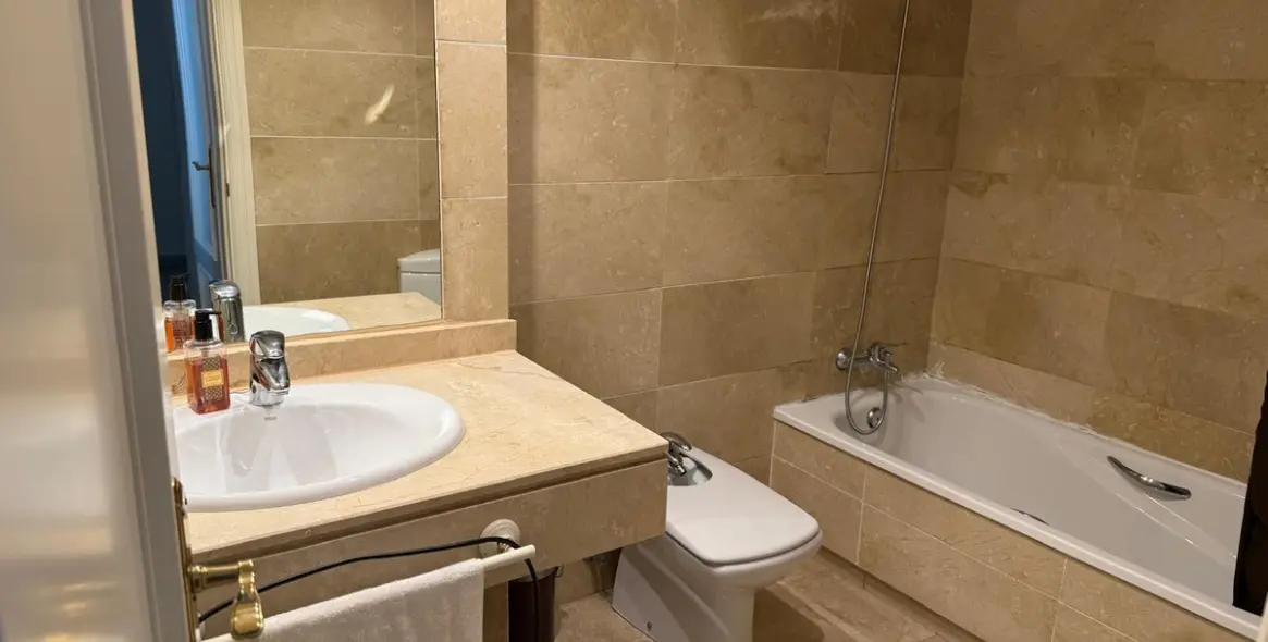 Venta de apartamento en planta media en Marbella 6