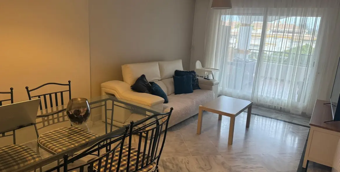 Venta de apartamento en planta media en Marbella 12