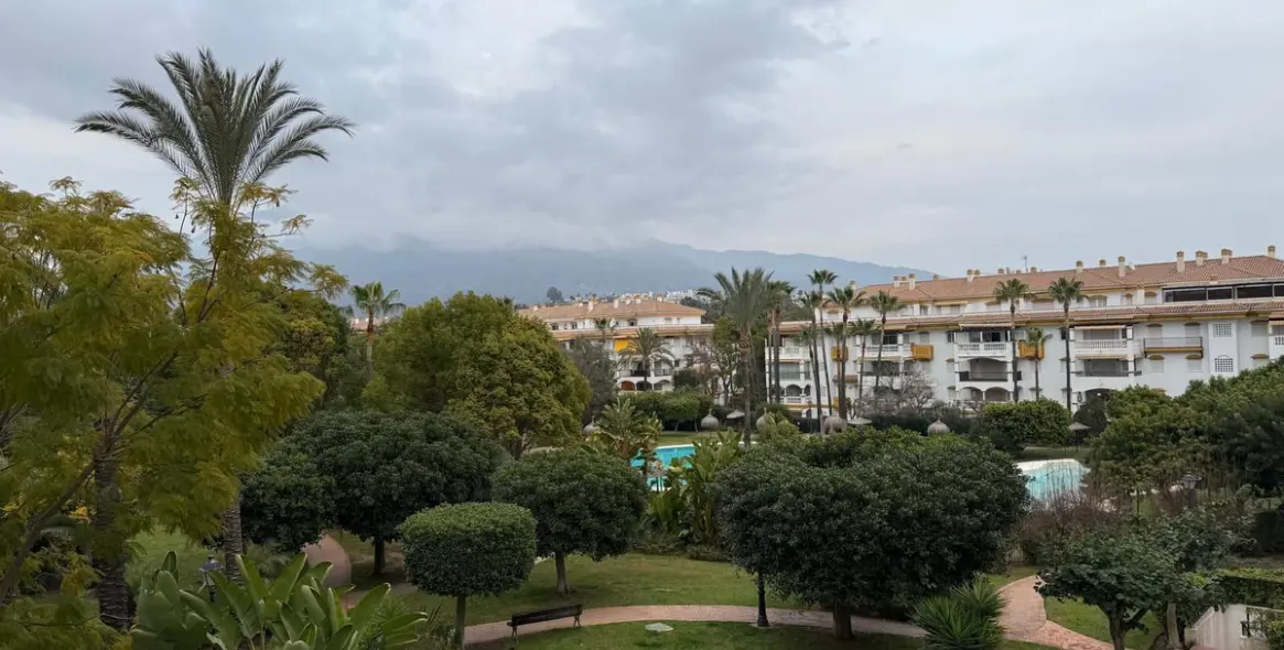Venta de apartamento en planta media en Marbella 17