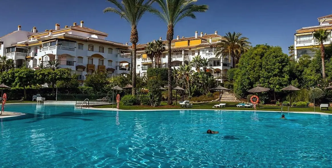 Venta de apartamento en planta media en Marbella 18