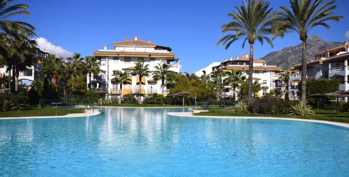 Venta de apartamento en planta media en Marbella 19