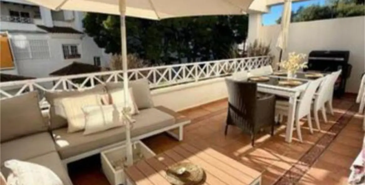 Venta de apartamento en planta media en Río Real 1