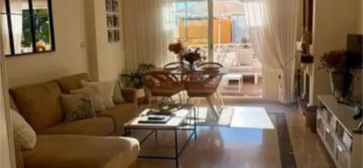Venta de apartamento en planta media en Río Real 1