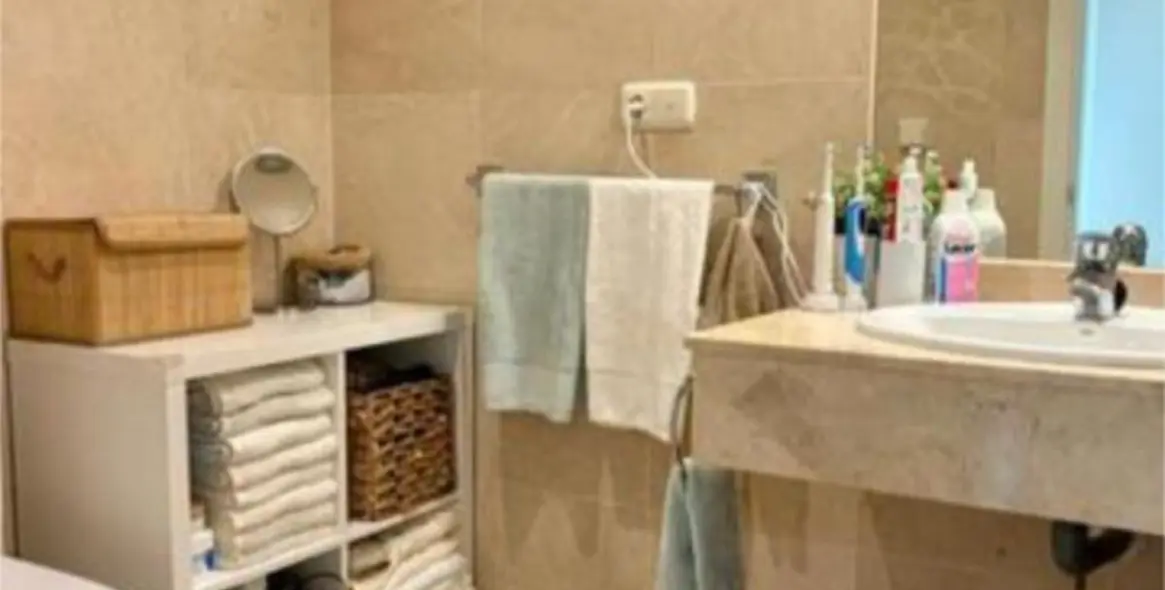 Venta de apartamento en planta media en Río Real 3