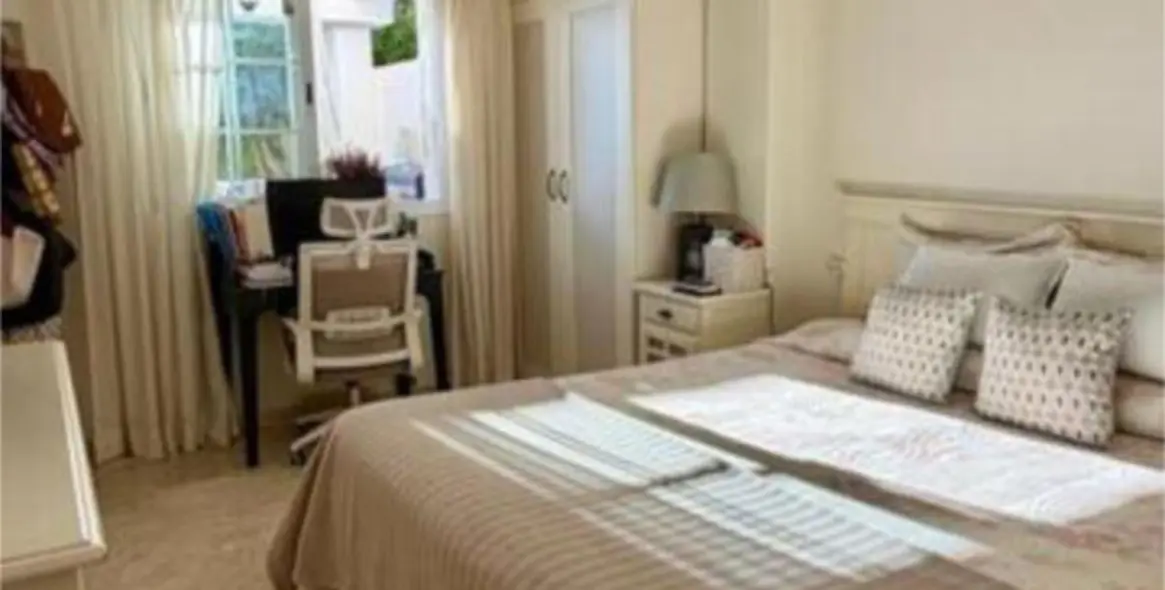 Venta de apartamento en planta media en Río Real 6