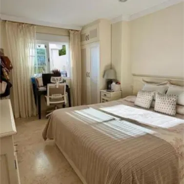 Venta de apartamento en planta media en Río Real