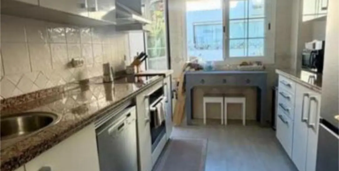 Venta de apartamento en planta media en Río Real 7