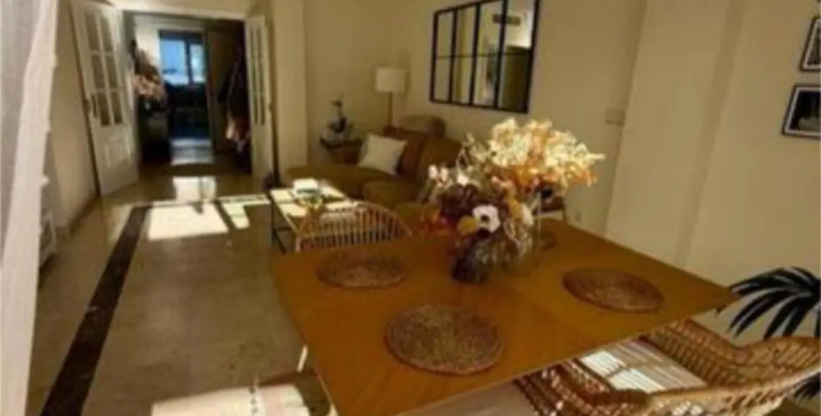 Venta de apartamento en planta media en Río Real 9