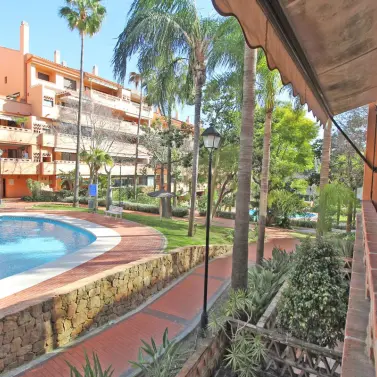 Venta de apartamento en planta media en The Golden Mile