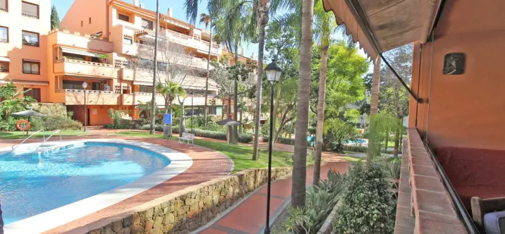 Venta de apartamento en planta media en The Golden Mile 0