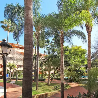 Venta de apartamento en planta media en The Golden Mile