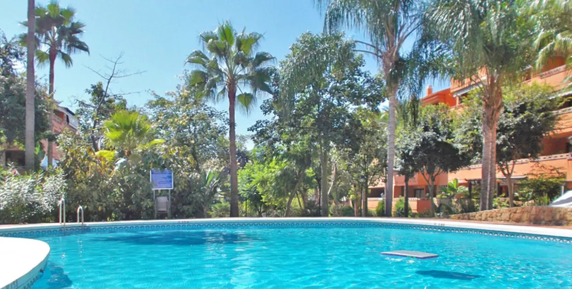 Venta de apartamento en planta media en The Golden Mile 3