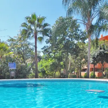 Venta de apartamento en planta media en The Golden Mile