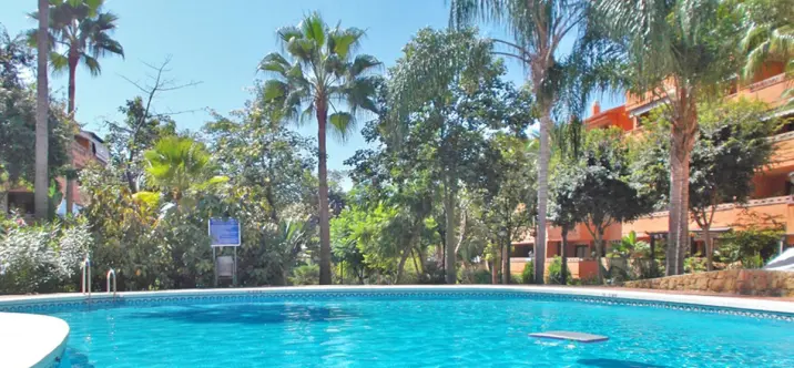 Venta de apartamento en planta media en The Golden Mile 2