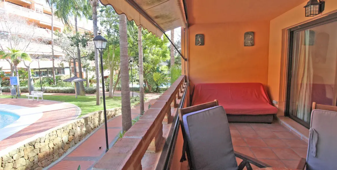 Venta de apartamento en planta media en The Golden Mile 4