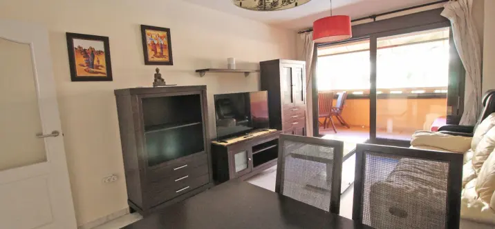 Venta de apartamento en planta media en The Golden Mile 4