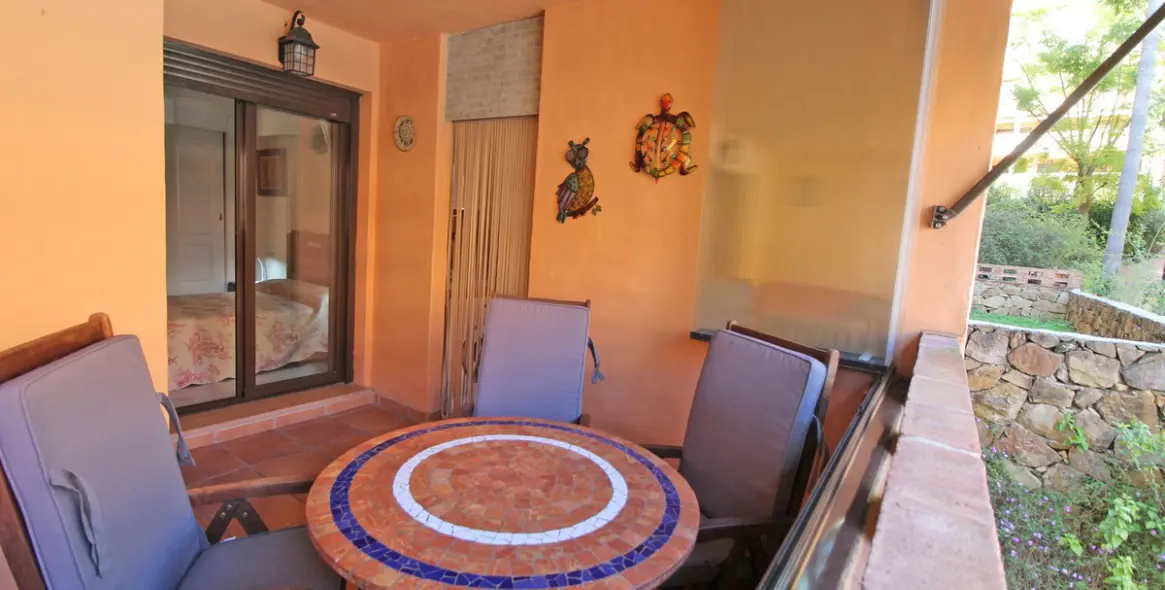 Venta de apartamento en planta media en The Golden Mile 9