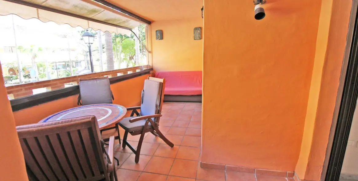 Venta de apartamento en planta media en The Golden Mile 10