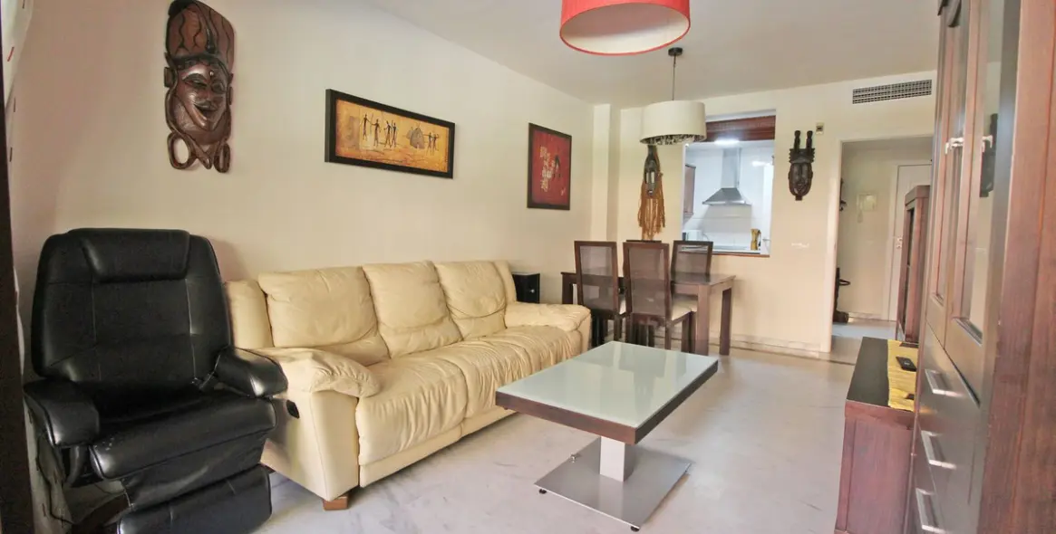 Venta de apartamento en planta media en The Golden Mile 14