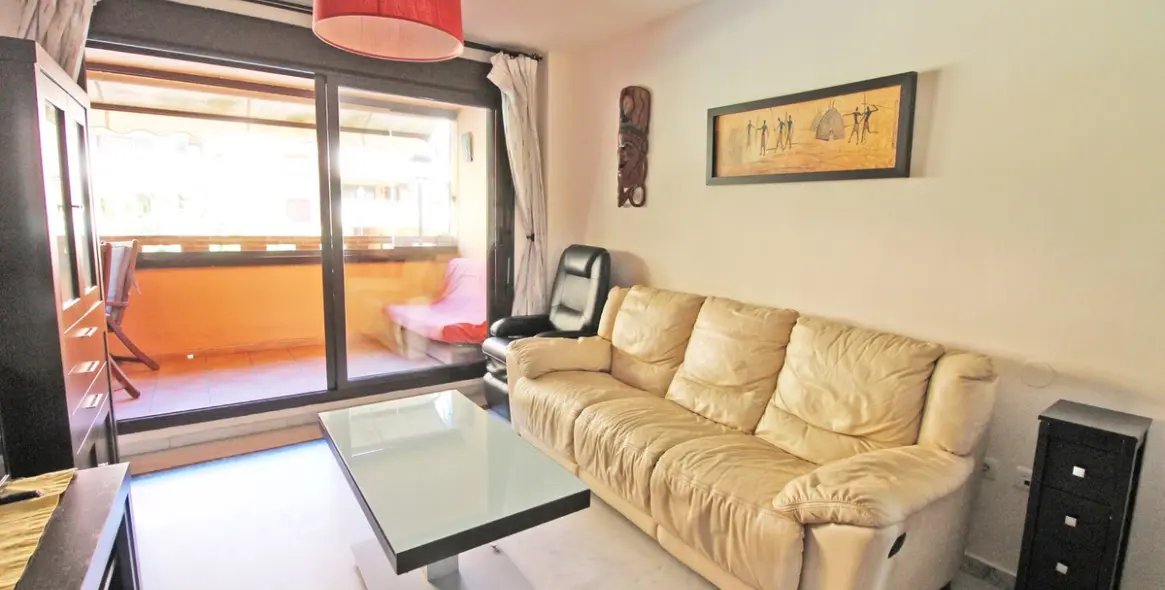 Venta de apartamento en planta media en The Golden Mile 15