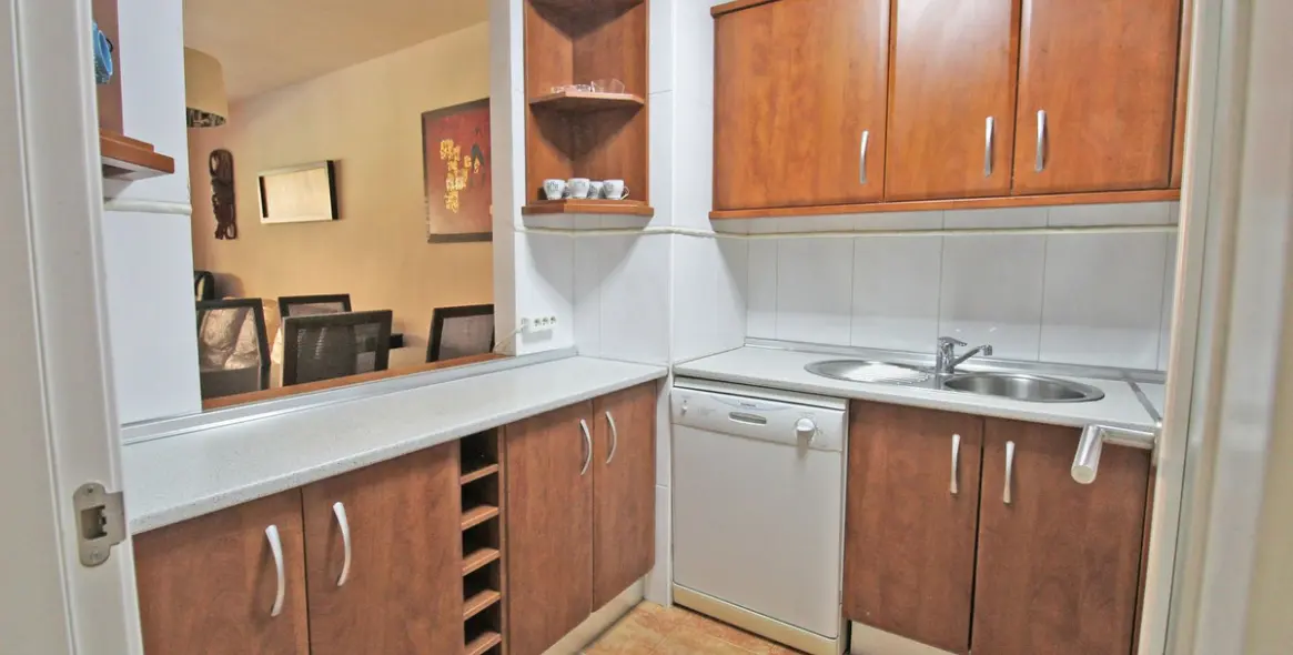 Venta de apartamento en planta media en The Golden Mile 21