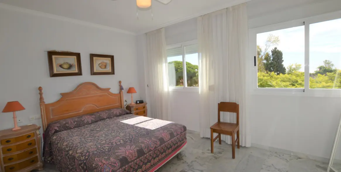 Sale of middle floor apartment in Costabella 2