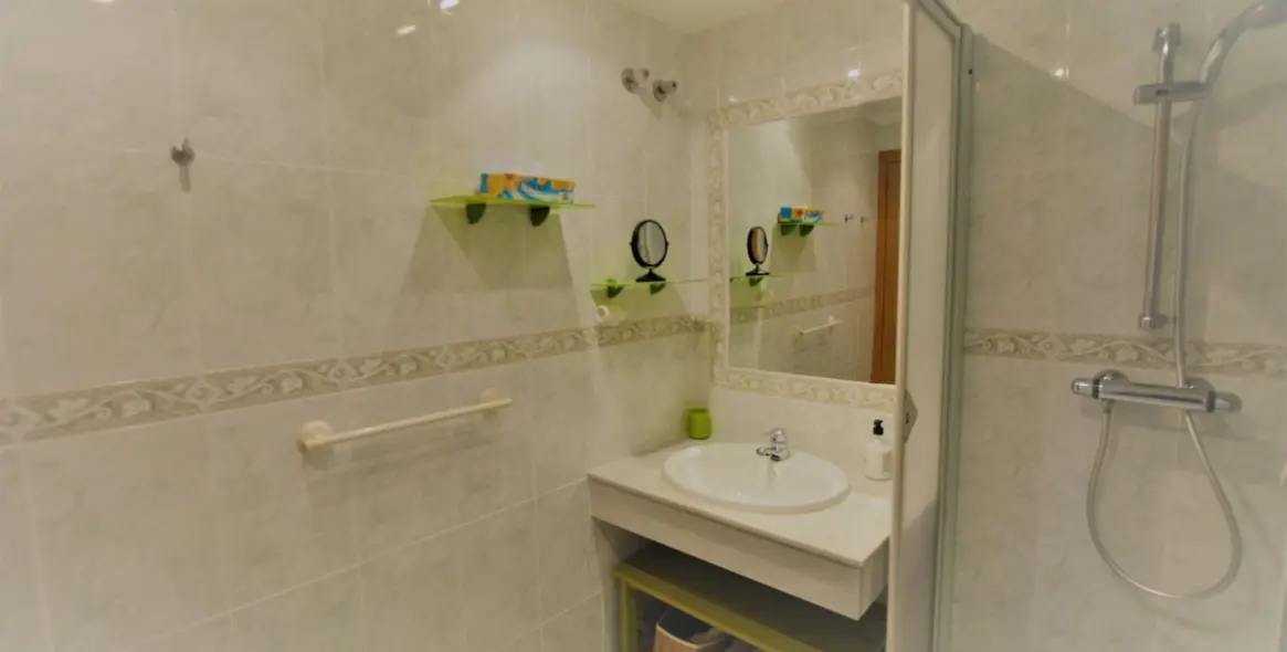 Sale of middle floor apartment in Costabella 3