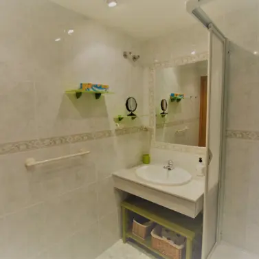 Sale of middle floor apartment in Costabella