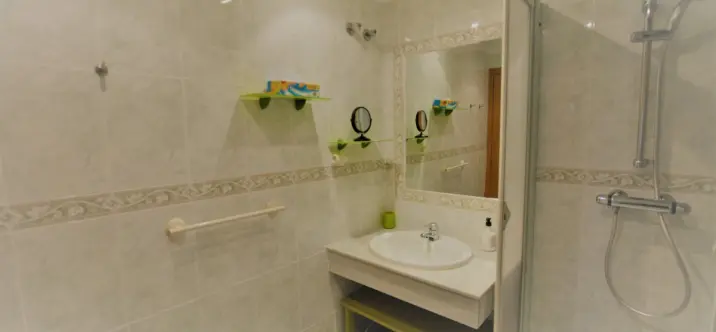 Sale of middle floor apartment in Costabella 2