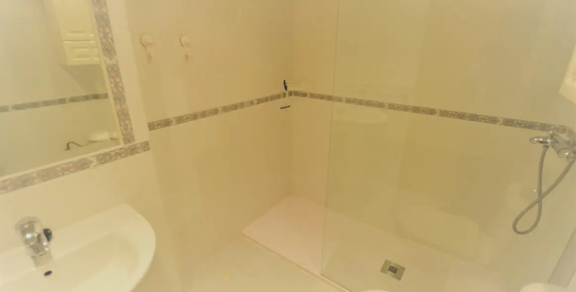 Sale of middle floor apartment in Costabella 5