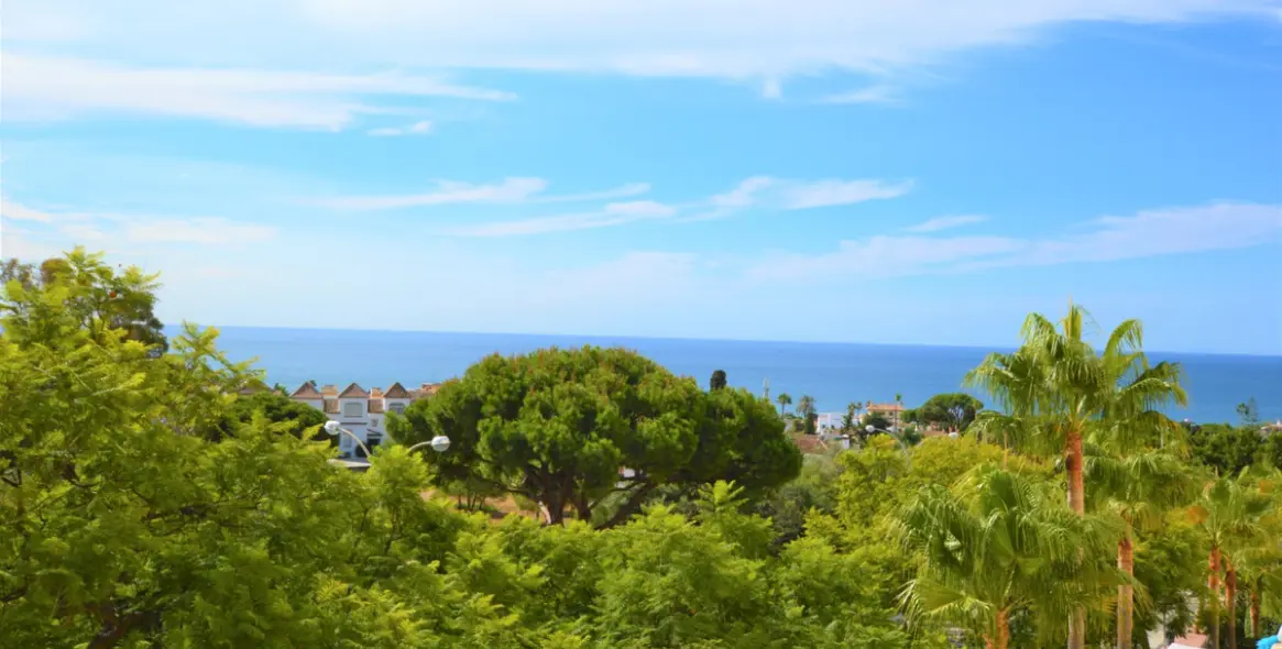 Sale of middle floor apartment in Costabella 6