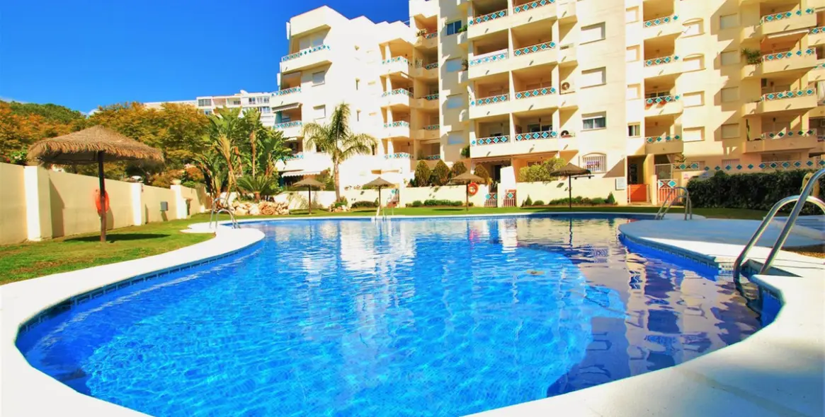 Sale of middle floor apartment in Costabella 7