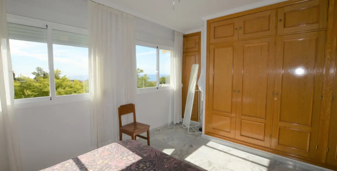 Sale of middle floor apartment in Costabella 10