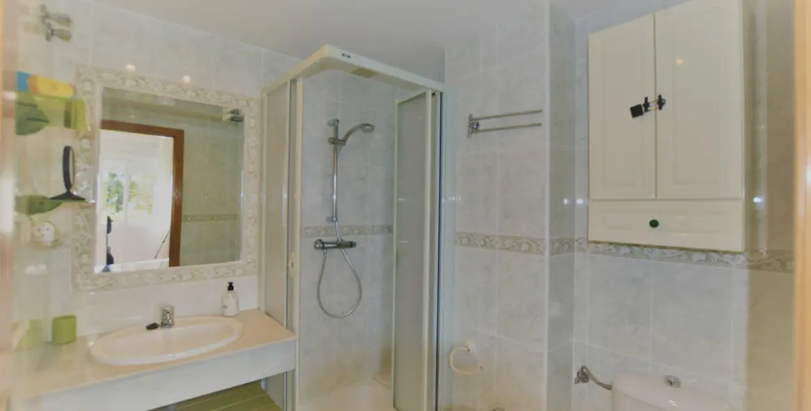 Sale of middle floor apartment in Costabella 12