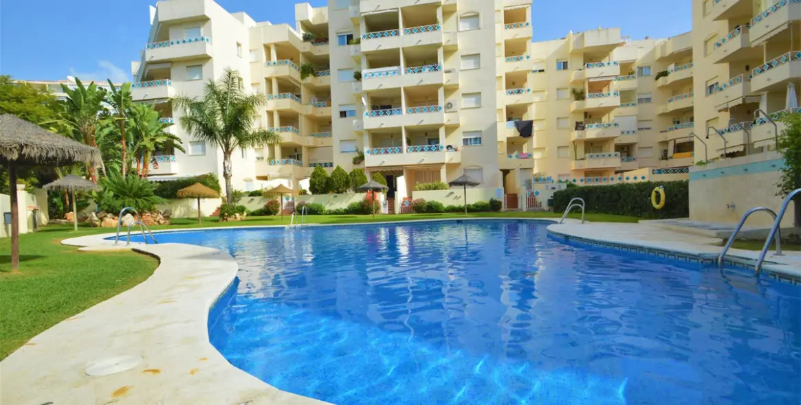 Sale of middle floor apartment in Costabella 15