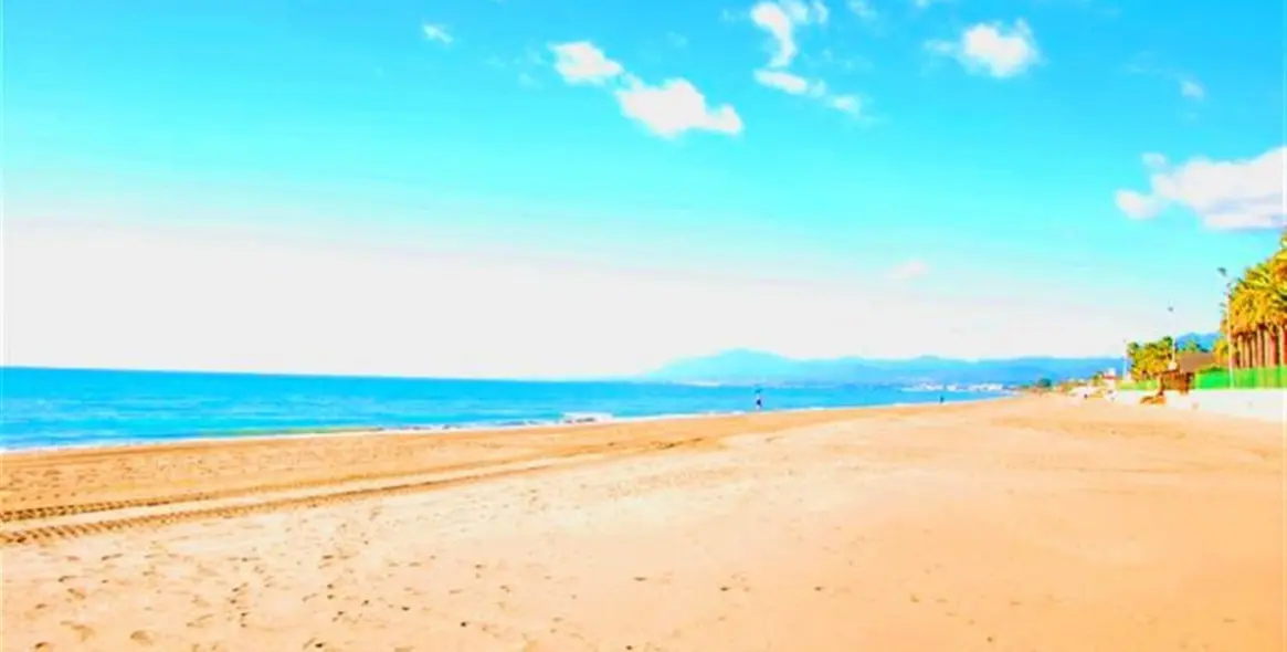 Sale of middle floor apartment in Costabella 17