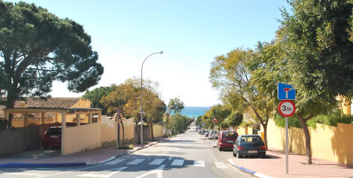 Sale of middle floor apartment in Costabella 18