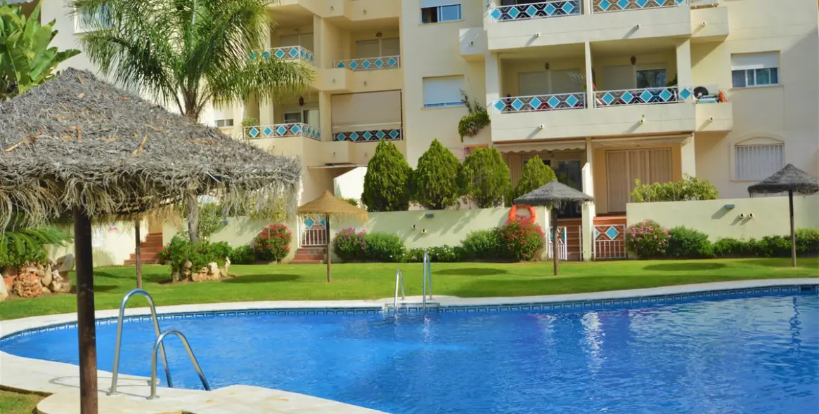 Sale of middle floor apartment in Costabella 19